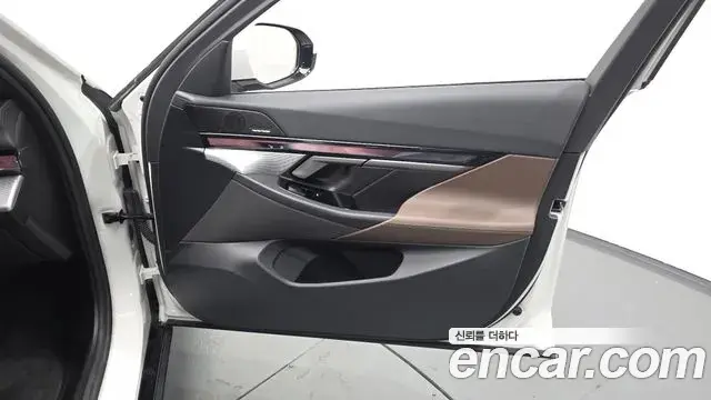 BMW 5 Series 2025 — Şəkil 13/33