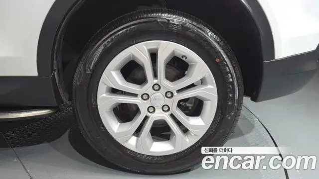 Land Rover Discovery Sport 2020 — ფოტო 18/31