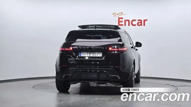 Land Rover Range Rover Evoque 2025 — Photo 2/20