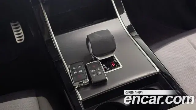 Land Rover Range Rover Evoque 2025 — Photo 1/20