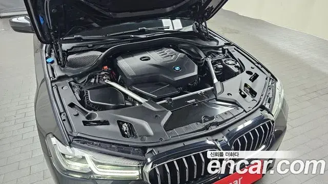 BMW 5 Series 2023 — Şəkil 12/32