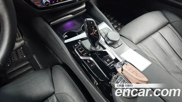 BMW 5 Series 2023 — Şəkil 13/32