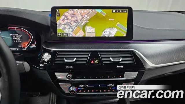 BMW 5 Series 2023 — Şəkil 17/32