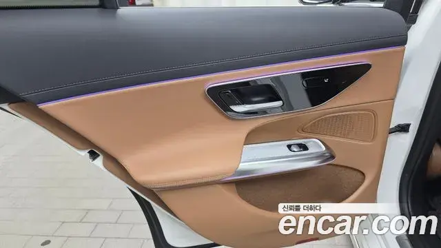 Mercedes-Benz E-Class 2024 — Photo 18/30