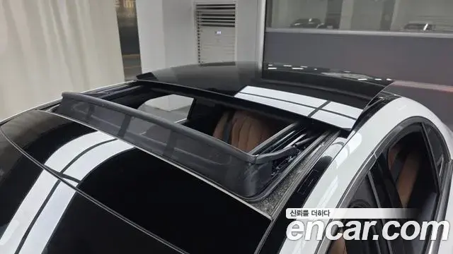 Mercedes-Benz E-Class 2024 — Photo 21/30