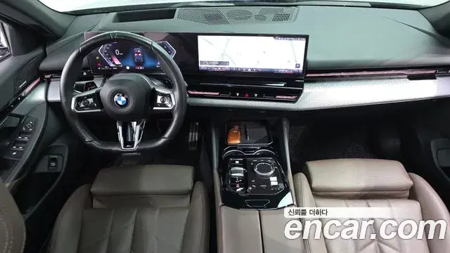 BMW 5 Series 2023 — Photo 7/20