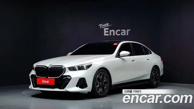 BMW 5 Series 2025 — Photo 12/20