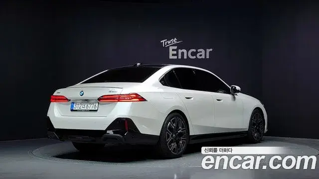 BMW 5 Series 2025 — Photo 11/20