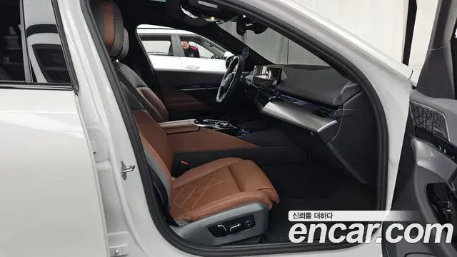 BMW 5 Series 2025 — Photo 10/20