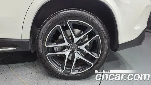 Mercedes-Benz GLE-Class 2021 — Şəkil 19/37