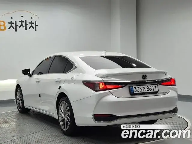 Lexus ES300h 2026 — Şəkil 13/19