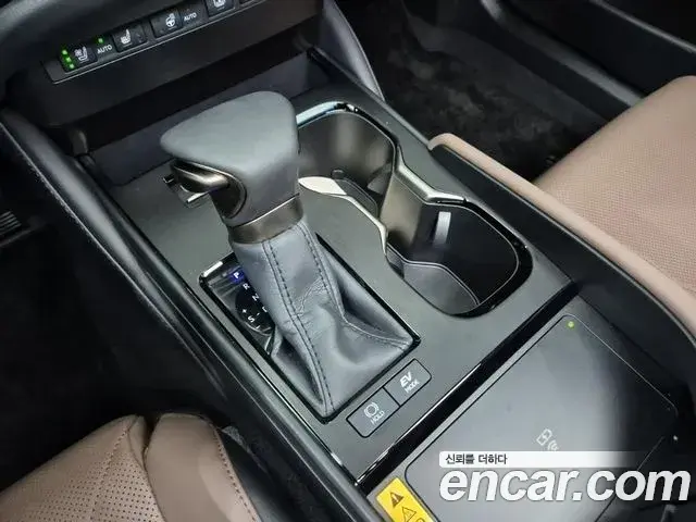 Lexus ES300h 2026 — Şəkil 17/19