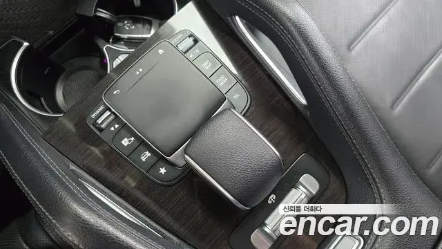 Mercedes-Benz GLE-Class 2021 — Фото 19/20