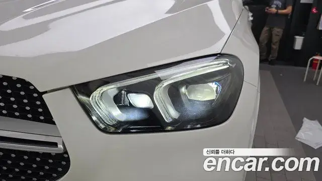 Mercedes-Benz GLE-Class 2021 — ფოტო 8/36