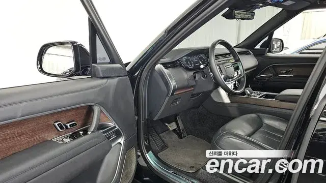Land Rover Range Rover 2022 — ფოტო 8/40