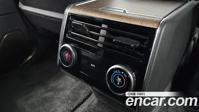 Land Rover Range Rover 2022 — ფოტო 7/40