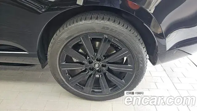 Land Rover Range Rover 2022 — ფოტო 19/40