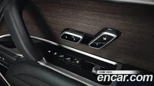 Land Rover Range Rover 2022 — ფოტო 2/40