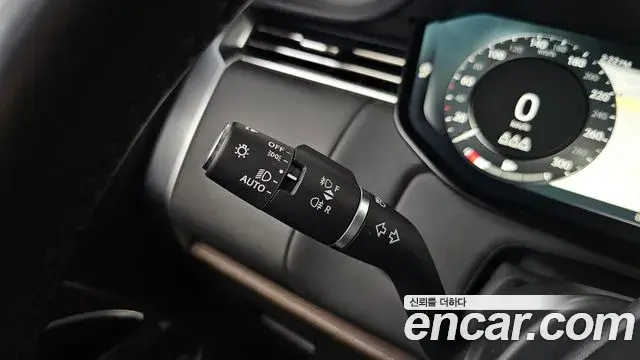 Land Rover Range Rover 2022 — ფოტო 33/40