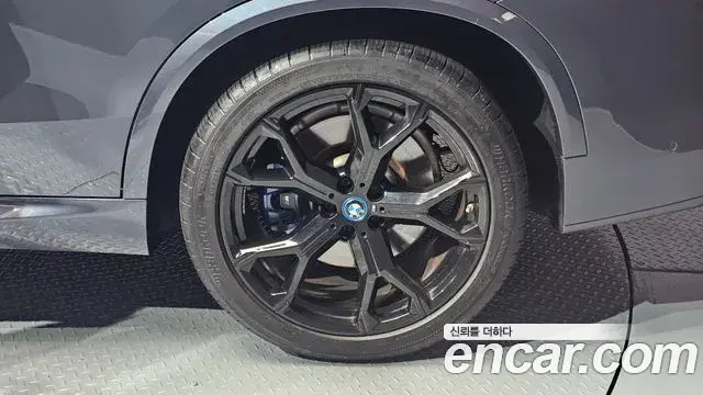 BMW X5 2022 — ფოტო 17/32