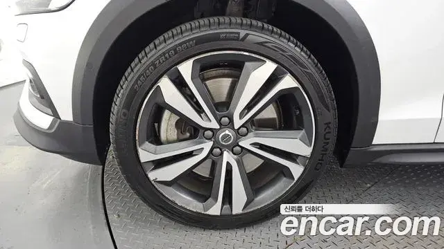 Volvo V60 Cross Country 2019 — ფოტო 32/36