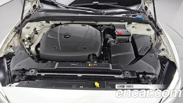 Volvo V60 Cross Country 2019 — ფოტო 18/36