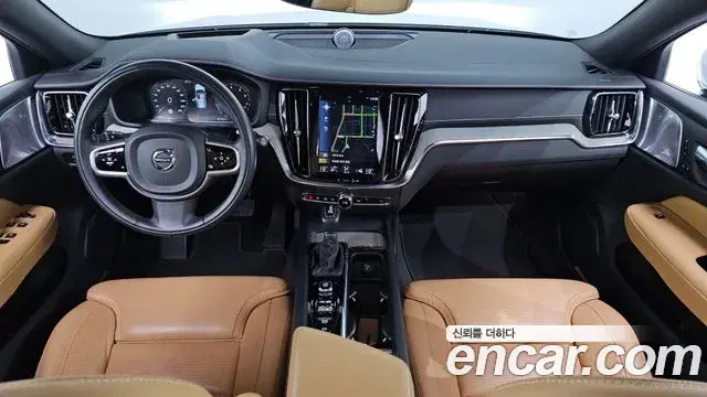 Volvo V60 Cross Country 2019 — ფოტო 35/36