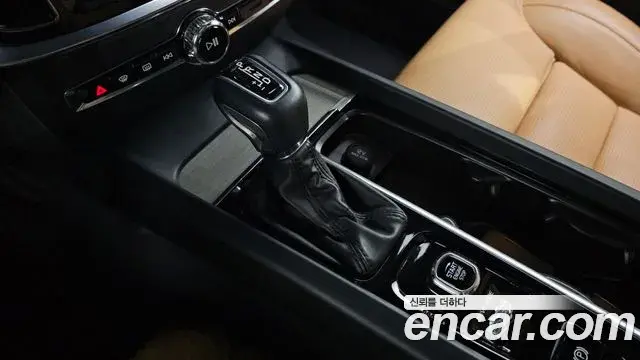 Volvo V60 Cross Country 2019 — ფოტო 27/36