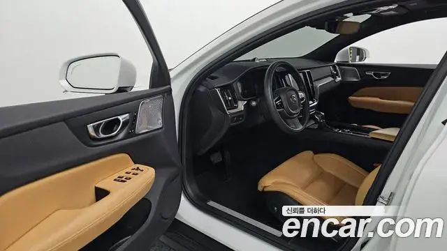 Volvo V60 Cross Country 2019 — ფოტო 33/36