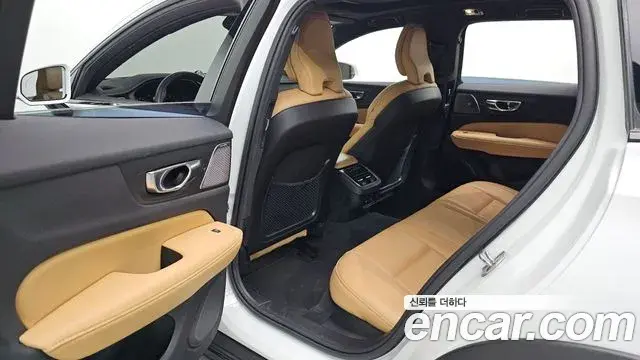 Volvo V60 Cross Country 2019 — ფოტო 9/36