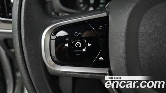 Volvo V60 Cross Country 2019 — ფოტო 22/36