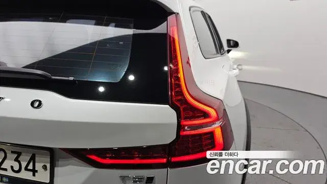Volvo V60 Cross Country 2019 — ფოტო 17/36