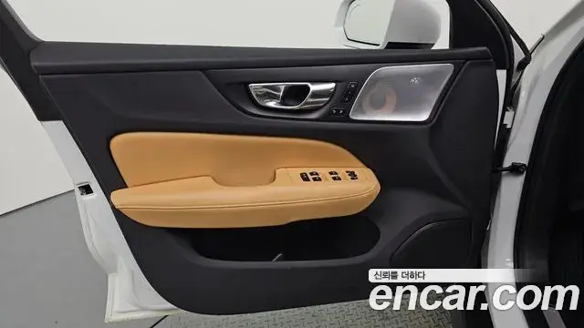Volvo V60 Cross Country 2019 — ფოტო 30/36