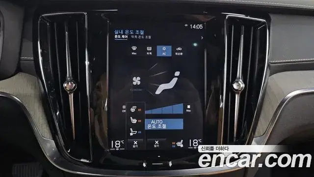 Volvo V60 Cross Country 2019 — ფოტო 15/36