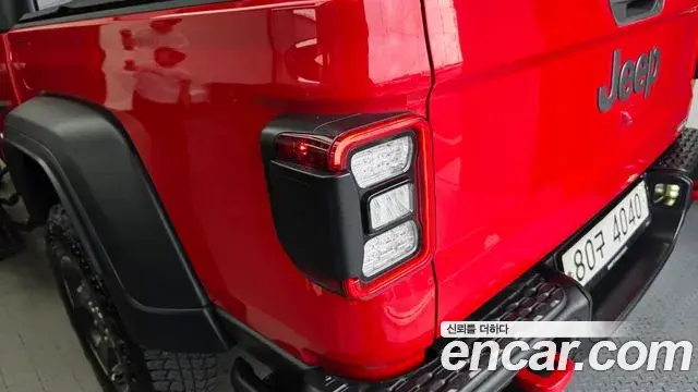 Jeep Gladiator 2021 — Photo 28/29