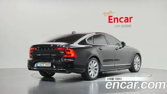 Volvo S90 2019 — ფოტო 30/34