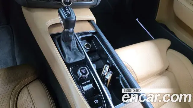 Volvo S90 2019 — ფოტო 23/34