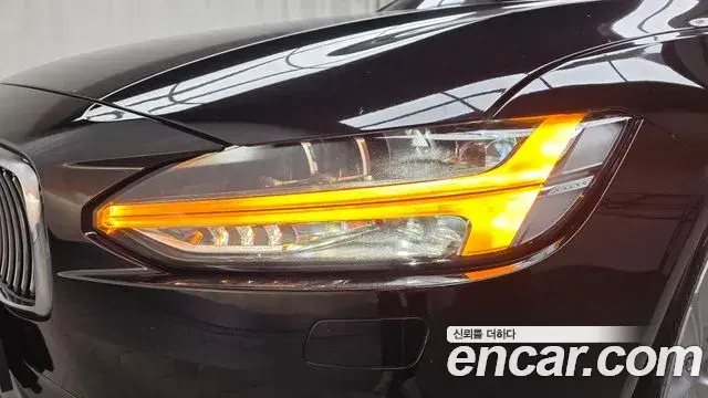 Volvo S90 2019 — ფოტო 32/34