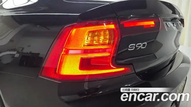 Volvo S90 2019 — ფოტო 17/34