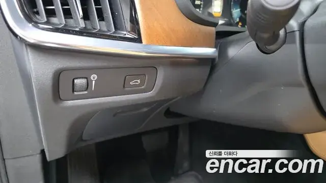 Volvo S90 2019 — ფოტო 29/34