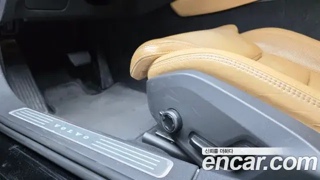 Volvo S90 2019 — ფოტო 31/34