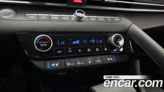 Hyundai The New Avante Hybrid 2021 — ფოტო 12/32
