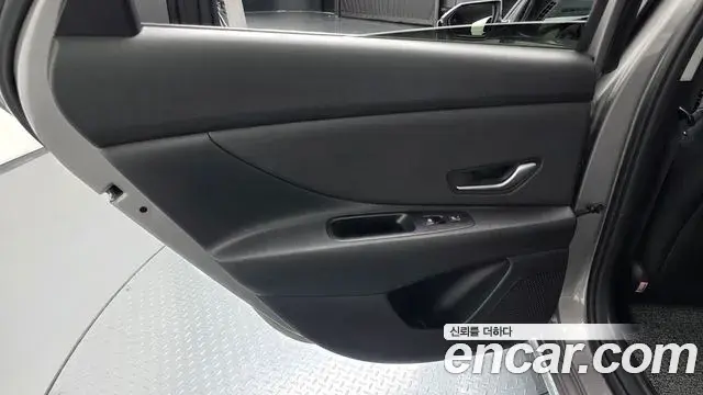 Hyundai The New Avante Hybrid 2021 — ფოტო 6/32