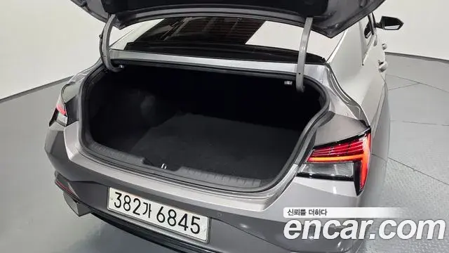 Hyundai The New Avante Hybrid 2021 — ფოტო 28/32