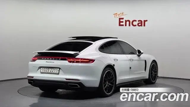 Porsche Panamera 2018 — Photo 2/32