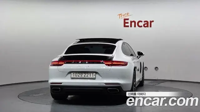 Porsche Panamera 2018 — Photo 27/32