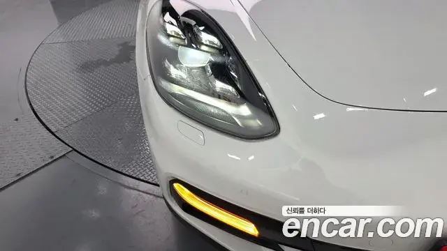 Porsche Panamera 2018 — Photo 12/32