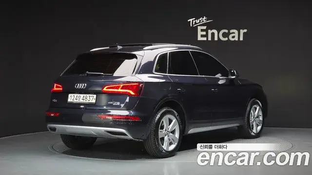 Audi Q5 2020 — ფოტო 9/31