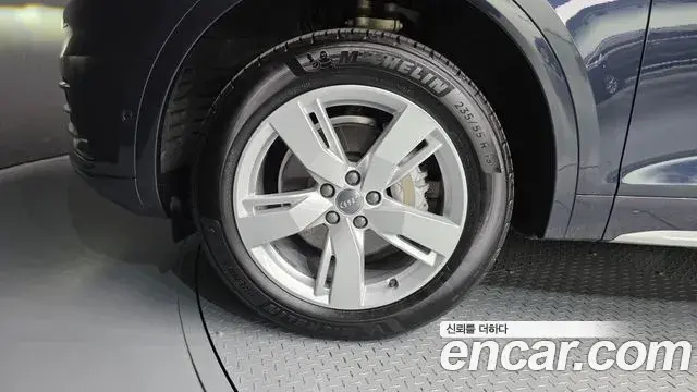 Audi Q5 2020 — ფოტო 5/31
