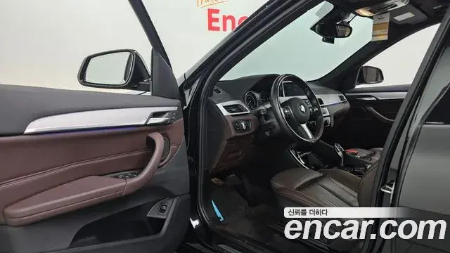 BMW X1 2022 — Şəkil 28/34